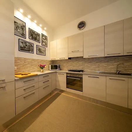 Apartment The Rich Man